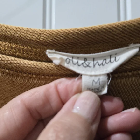 Oli & Hali Tan Sweatshirt - Picture 4 of 5